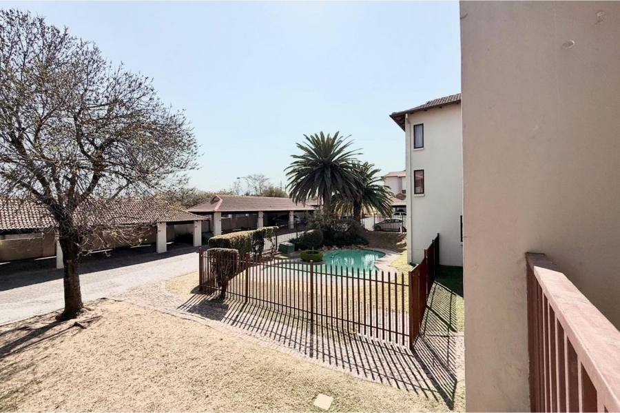2 Bedroom Property for Sale in Broadacres Gauteng