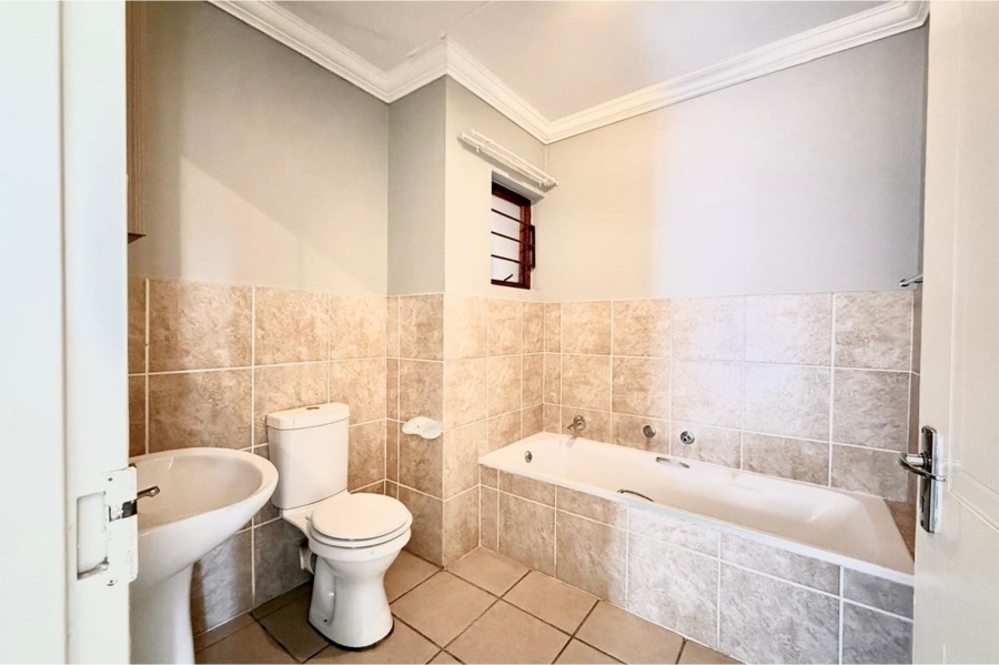 2 Bedroom Property for Sale in Broadacres Gauteng