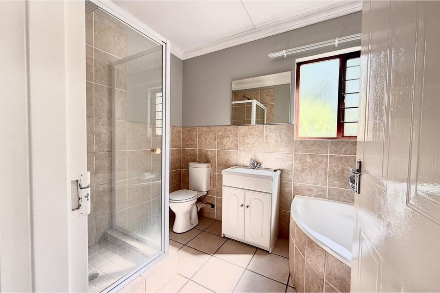 2 Bedroom Property for Sale in Broadacres Gauteng