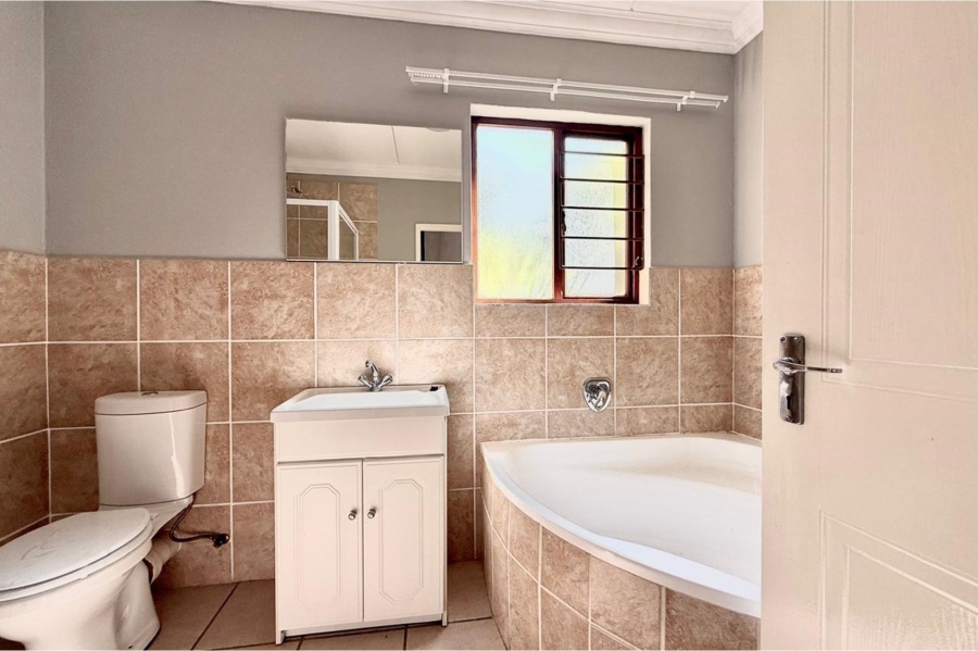 2 Bedroom Property for Sale in Broadacres Gauteng