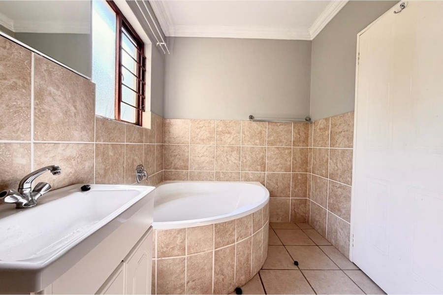 2 Bedroom Property for Sale in Broadacres Gauteng