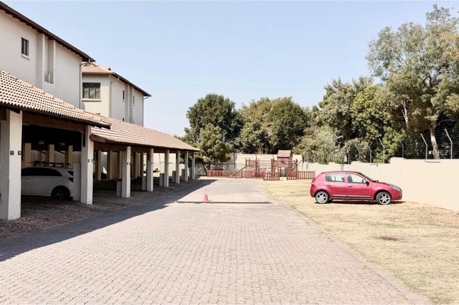 2 Bedroom Property for Sale in Broadacres Gauteng