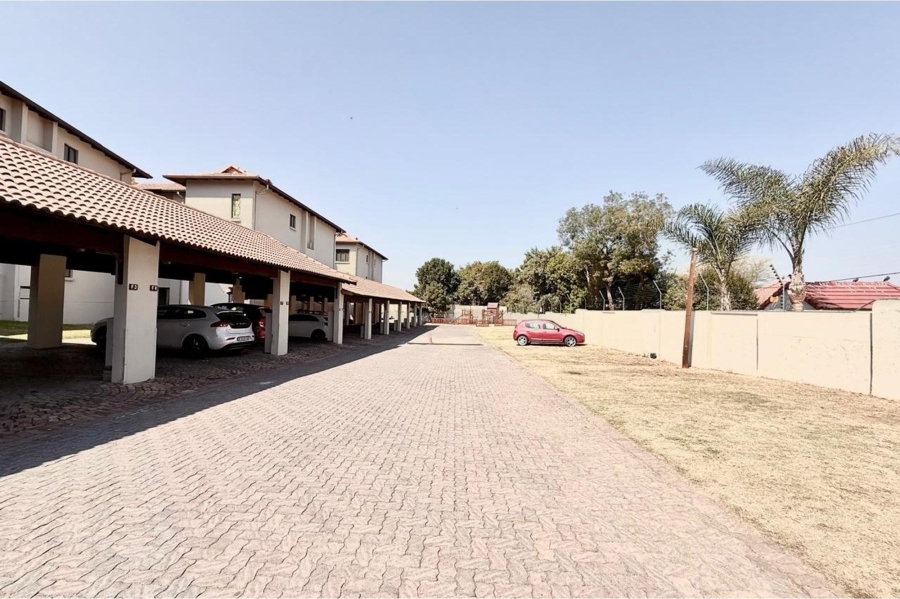 2 Bedroom Property for Sale in Broadacres Gauteng