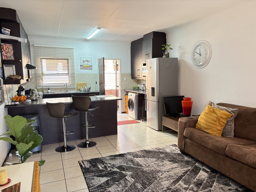2 Bedroom Property for Sale in Wilgeheuwel Gauteng