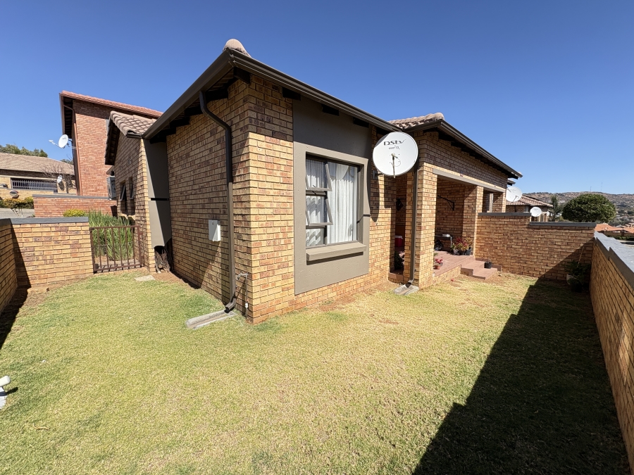 2 Bedroom Property for Sale in Wilgeheuwel Gauteng