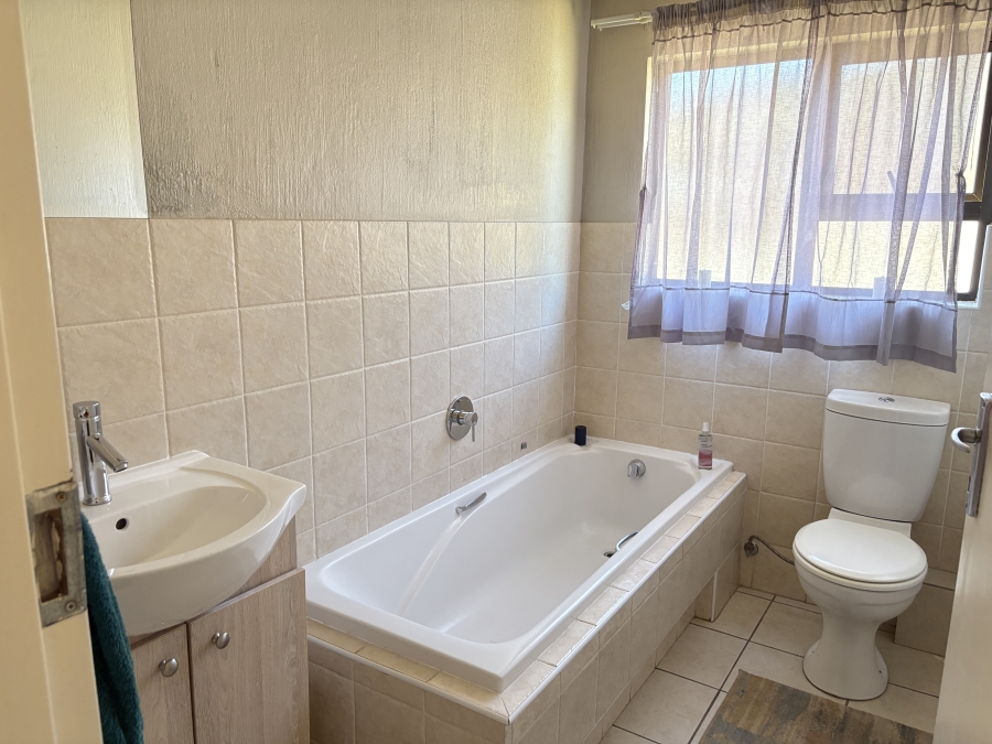 2 Bedroom Property for Sale in Wilgeheuwel Gauteng