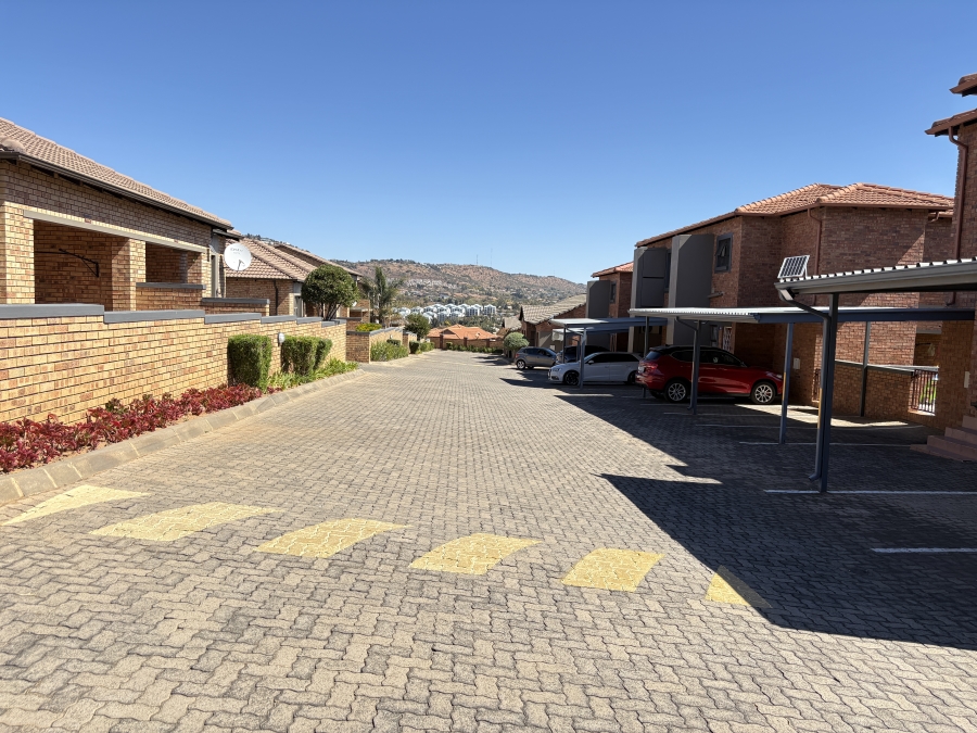 2 Bedroom Property for Sale in Wilgeheuwel Gauteng