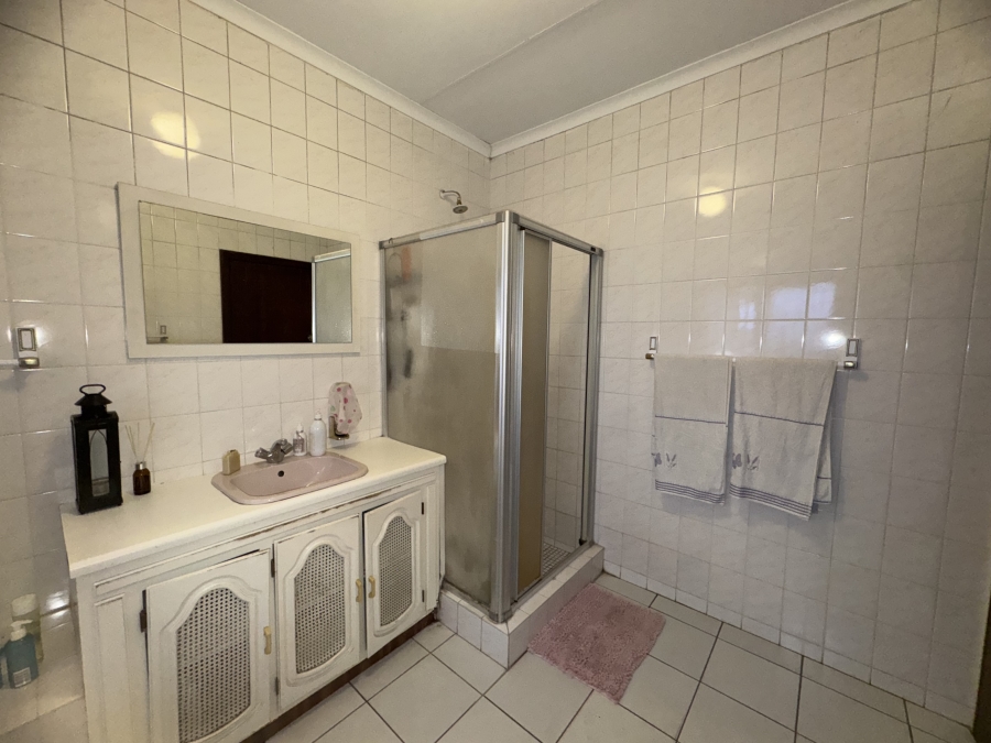 5 Bedroom Property for Sale in Lambton Gauteng