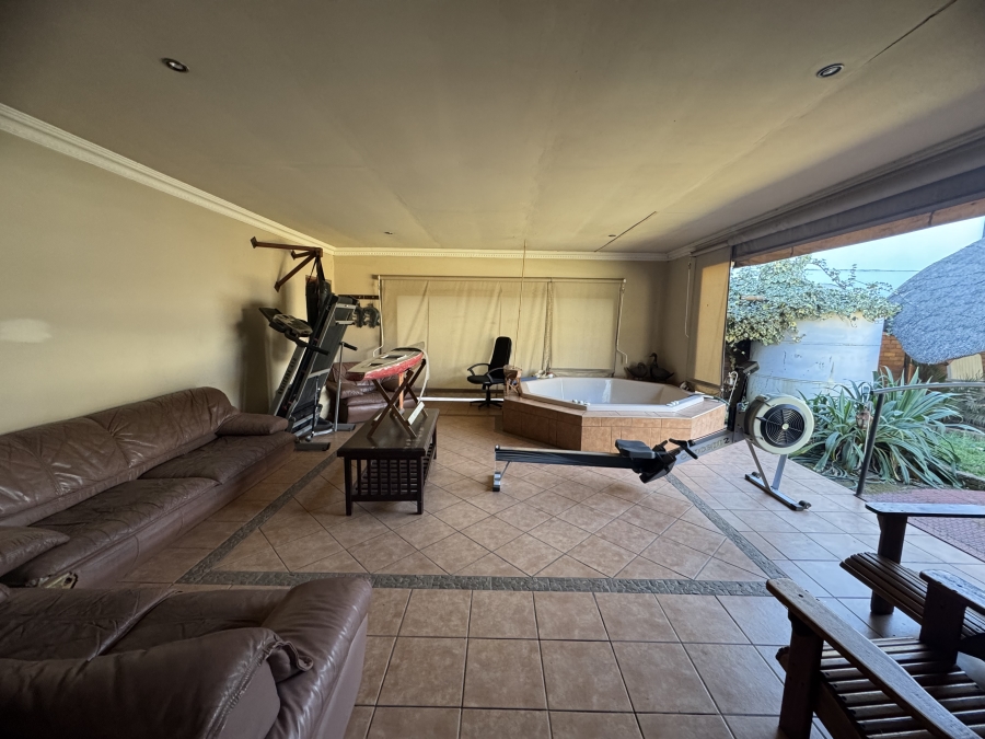 5 Bedroom Property for Sale in Lambton Gauteng
