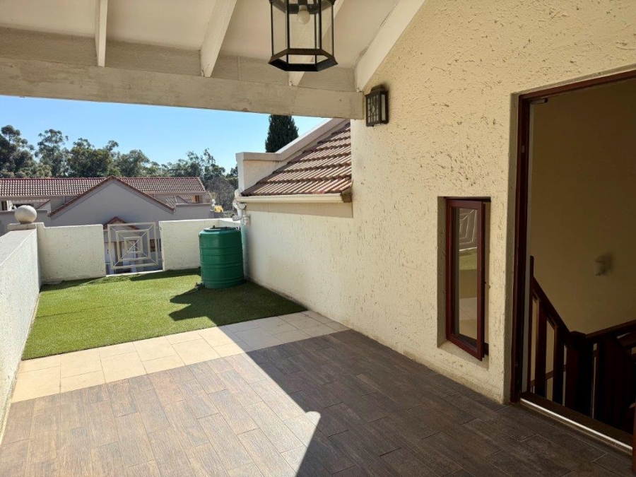 To Let 2 Bedroom Property for Rent in Melrose Gauteng