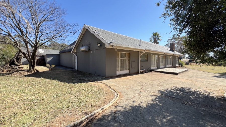 6 Bedroom Property for Sale in Bootha A H Gauteng