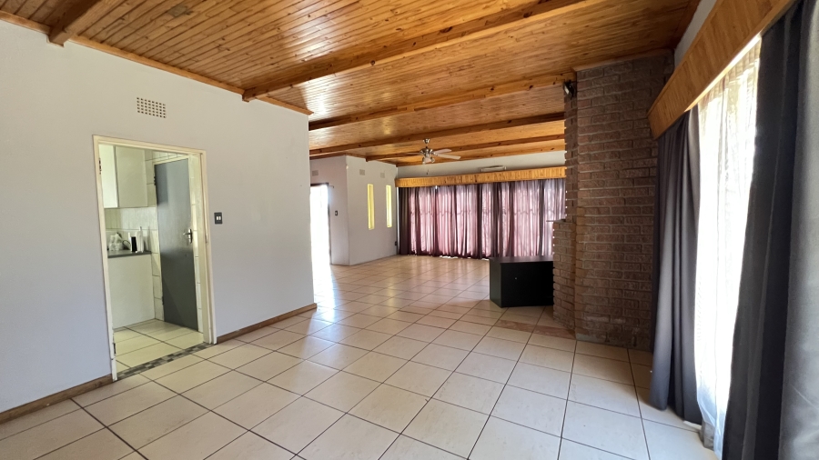6 Bedroom Property for Sale in Bootha A H Gauteng