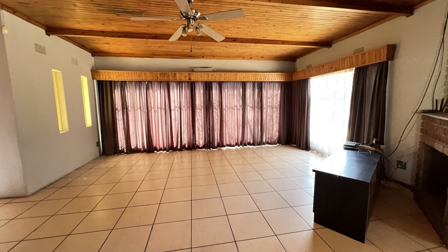 6 Bedroom Property for Sale in Bootha A H Gauteng