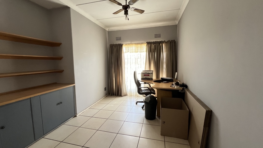 6 Bedroom Property for Sale in Bootha A H Gauteng