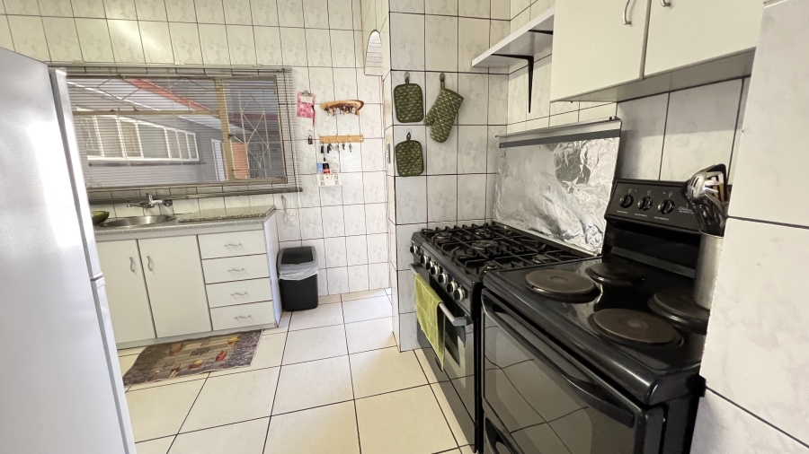 6 Bedroom Property for Sale in Bootha A H Gauteng