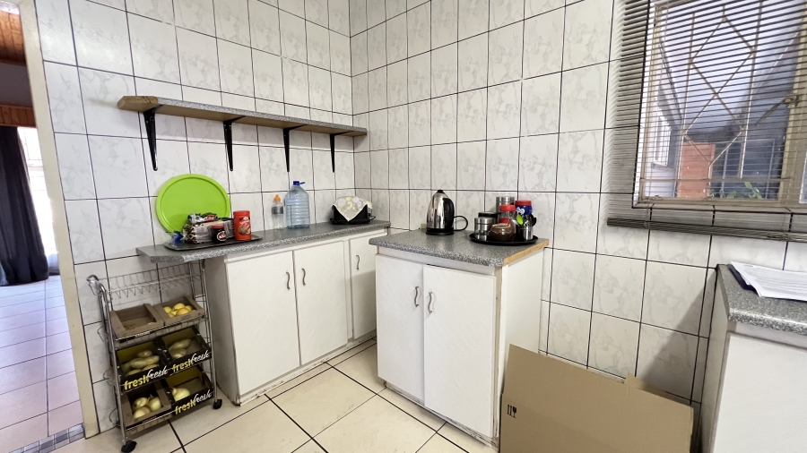 6 Bedroom Property for Sale in Bootha A H Gauteng