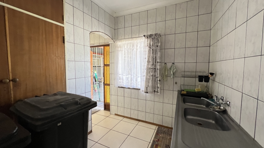 6 Bedroom Property for Sale in Bootha A H Gauteng