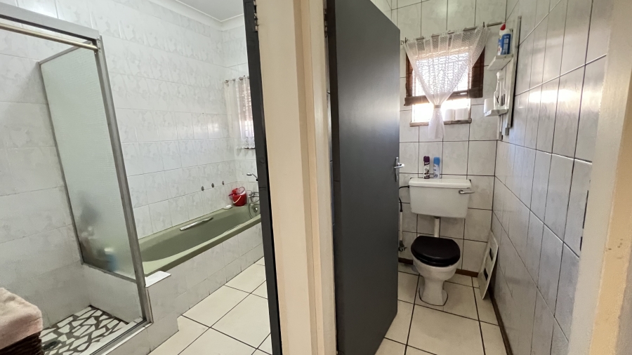 6 Bedroom Property for Sale in Bootha A H Gauteng