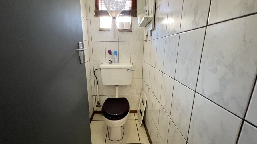 6 Bedroom Property for Sale in Bootha A H Gauteng