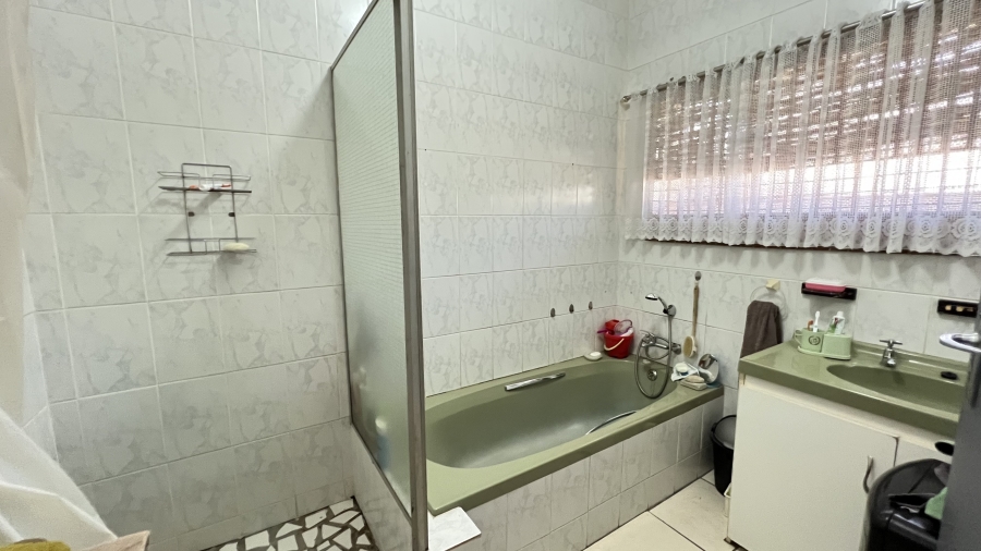 6 Bedroom Property for Sale in Bootha A H Gauteng