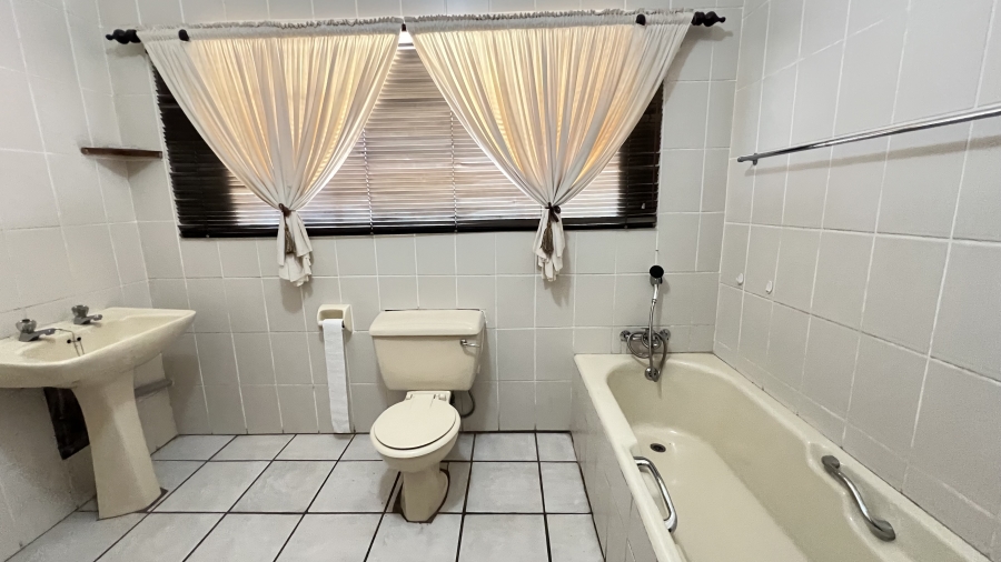 6 Bedroom Property for Sale in Bootha A H Gauteng