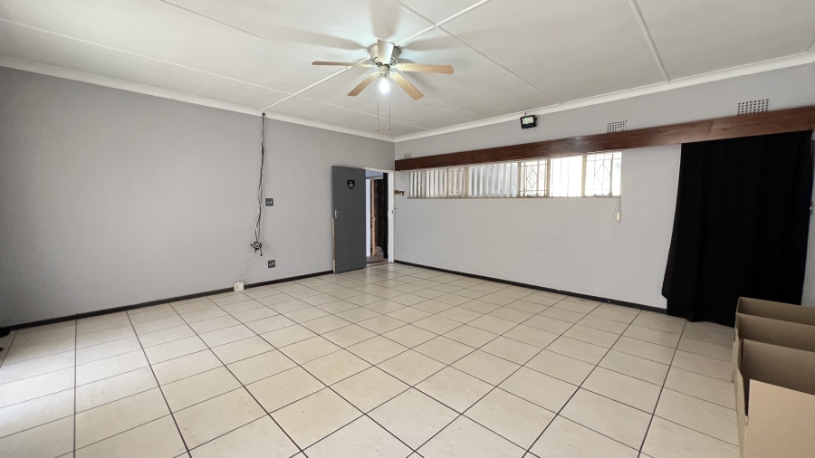 6 Bedroom Property for Sale in Bootha A H Gauteng