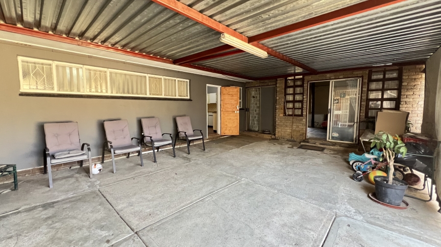 6 Bedroom Property for Sale in Bootha A H Gauteng