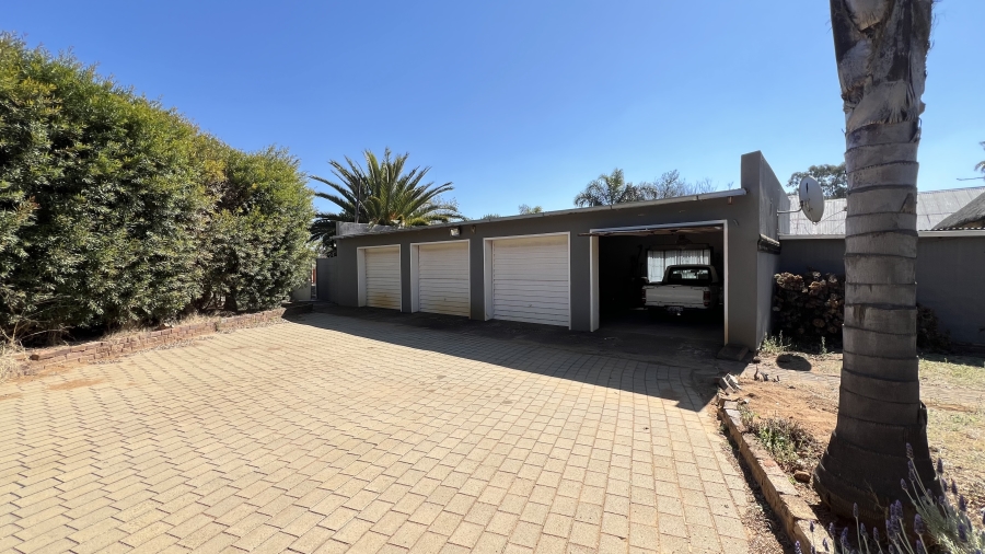 6 Bedroom Property for Sale in Bootha A H Gauteng