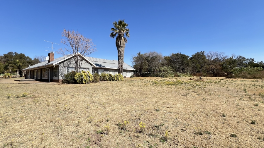 6 Bedroom Property for Sale in Bootha A H Gauteng
