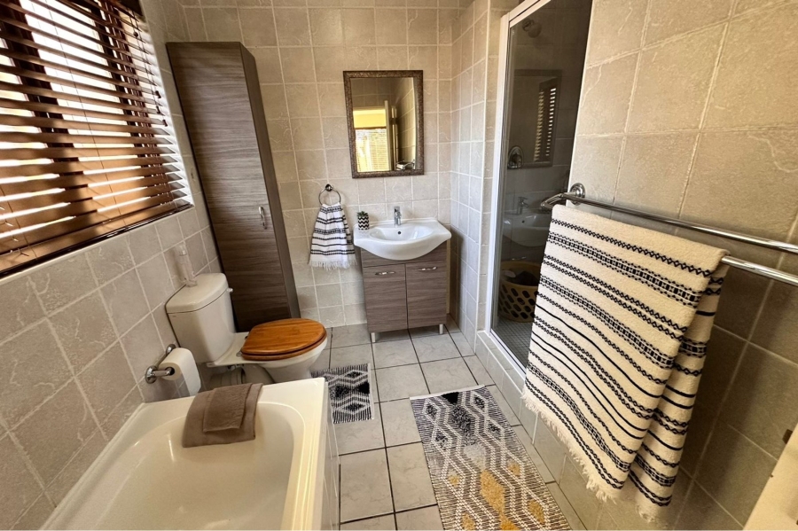 4 Bedroom Property for Sale in North Riding Gauteng