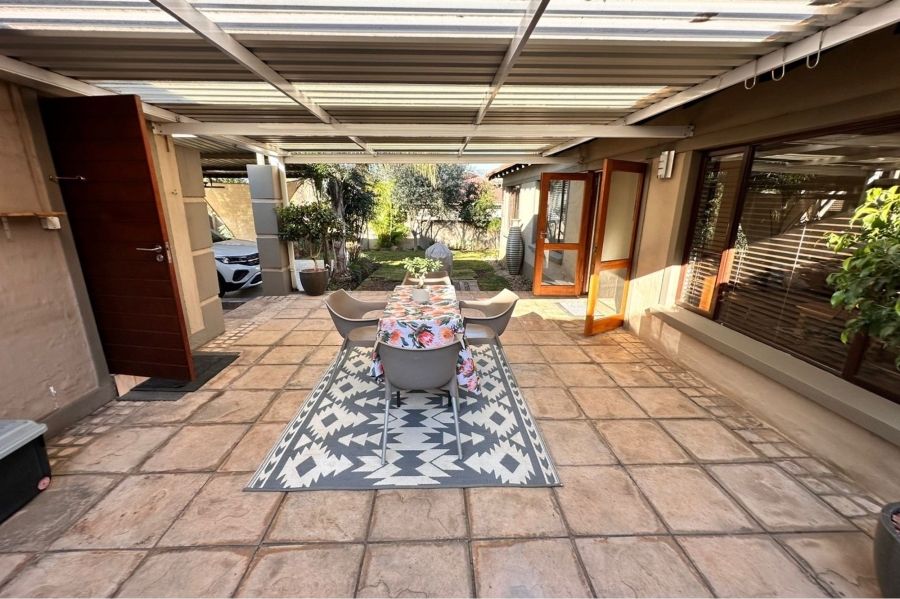 4 Bedroom Property for Sale in North Riding Gauteng