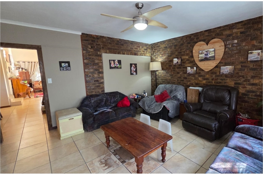 5 Bedroom Property for Sale in Clubview Gauteng