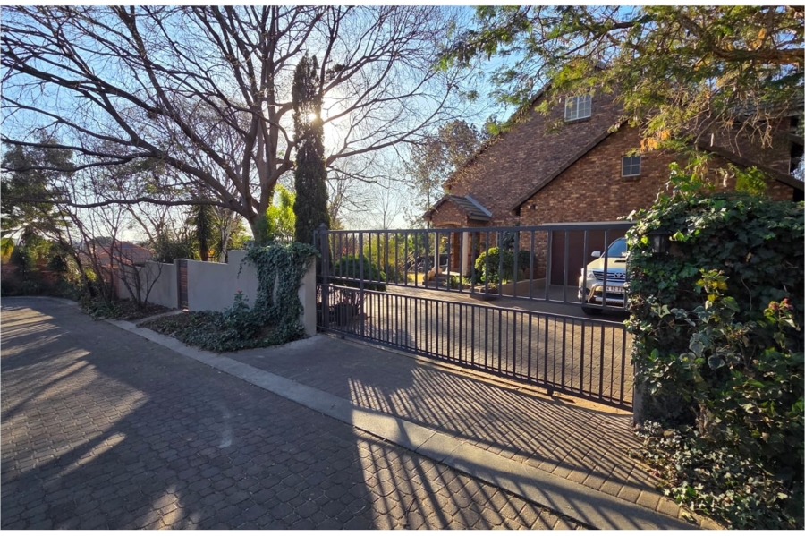 5 Bedroom Property for Sale in Clubview Gauteng