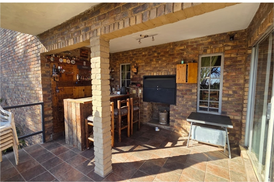 5 Bedroom Property for Sale in Clubview Gauteng