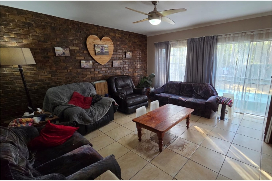 5 Bedroom Property for Sale in Clubview Gauteng