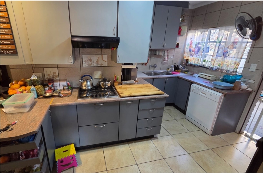 5 Bedroom Property for Sale in Clubview Gauteng