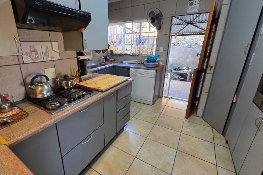 5 Bedroom Property for Sale in Clubview Gauteng