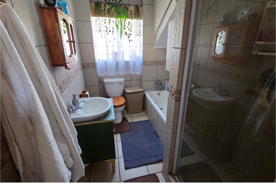 5 Bedroom Property for Sale in Clubview Gauteng
