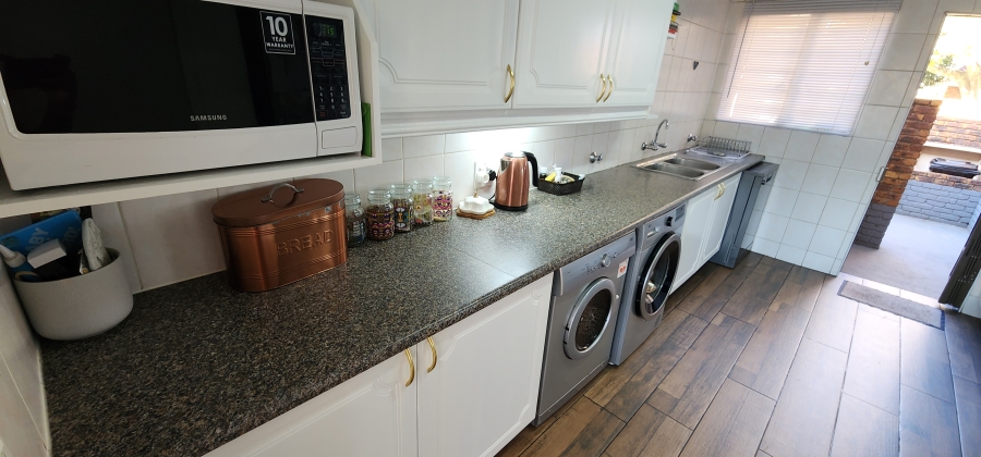 3 Bedroom Property for Sale in Brackenhurst Gauteng