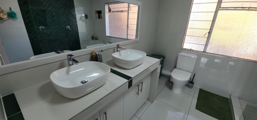 3 Bedroom Property for Sale in Brackenhurst Gauteng