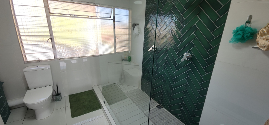 3 Bedroom Property for Sale in Brackenhurst Gauteng