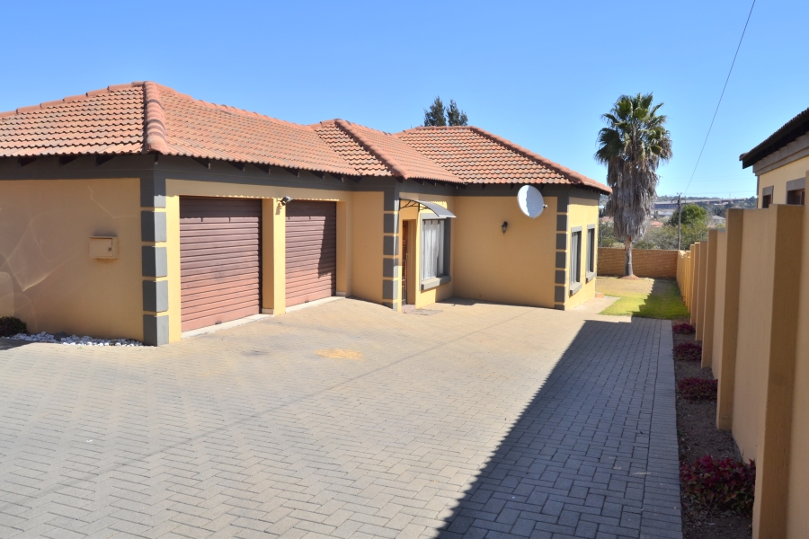 3 Bedroom Property for Sale in Thatchfield Estate Gauteng