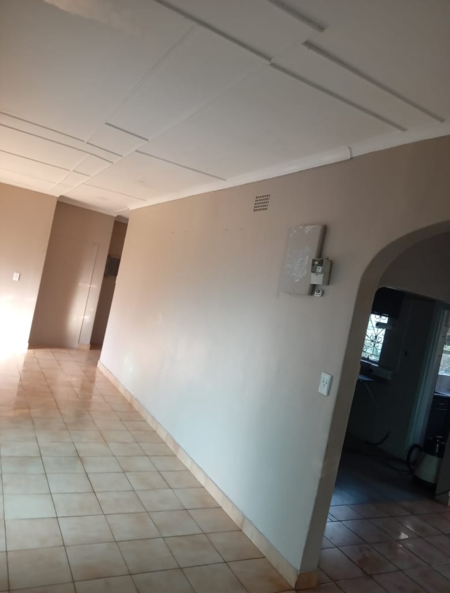 To Let 2 Bedroom Property for Rent in Glen Austin Gauteng