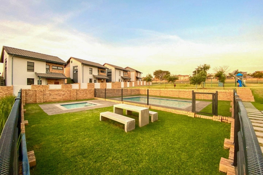 2 Bedroom Property for Sale in Amberfield Gauteng