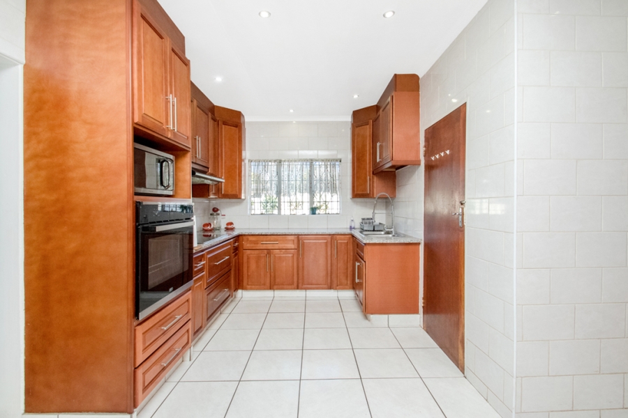5 Bedroom Property for Sale in Helderkruin Gauteng