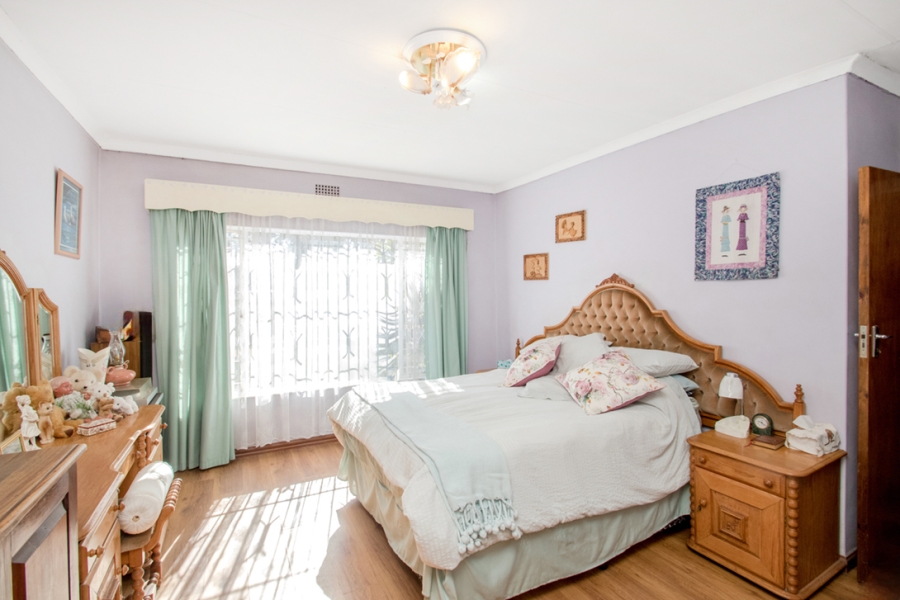 5 Bedroom Property for Sale in Helderkruin Gauteng