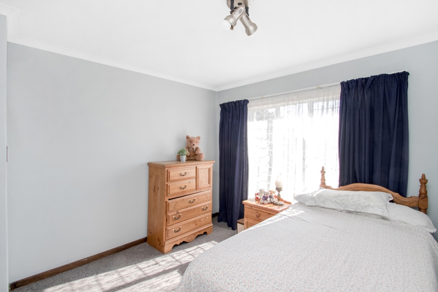 5 Bedroom Property for Sale in Helderkruin Gauteng