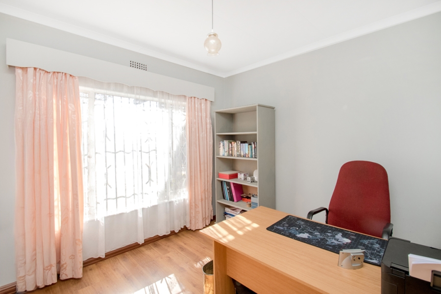 5 Bedroom Property for Sale in Helderkruin Gauteng