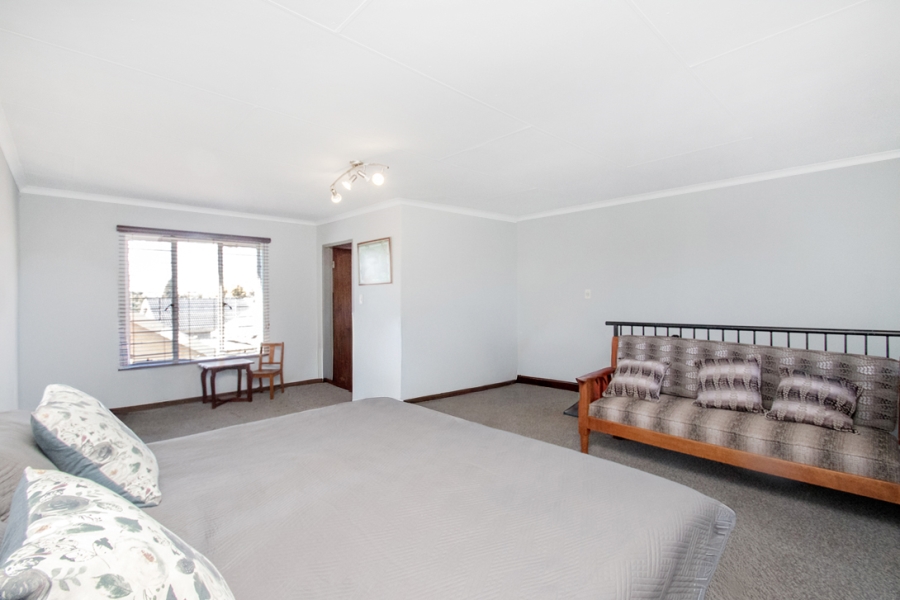 5 Bedroom Property for Sale in Helderkruin Gauteng