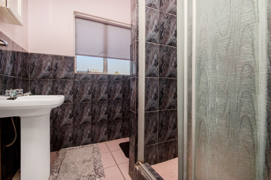 5 Bedroom Property for Sale in Helderkruin Gauteng
